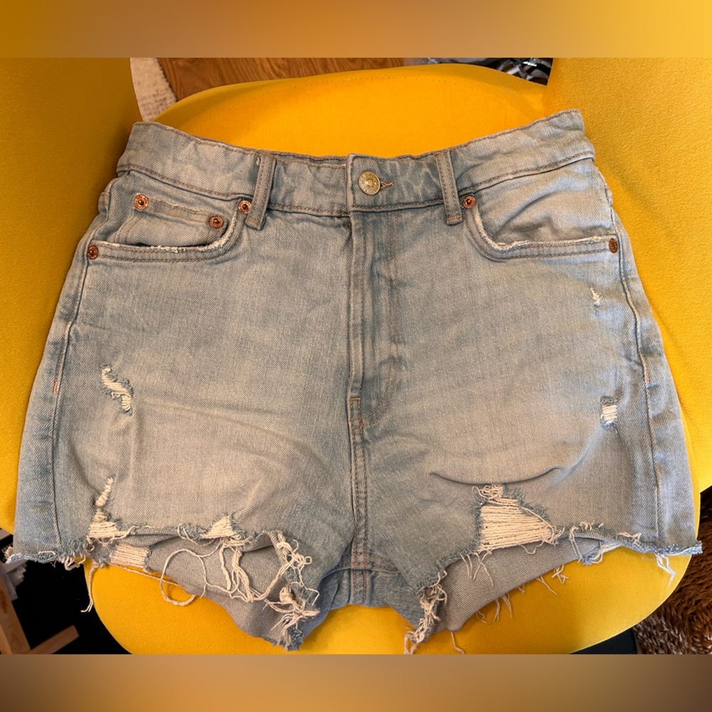 Cute denim shorts from Zara